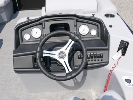 Bentley-pontoons LEGACY-223-NAVIGATOR image