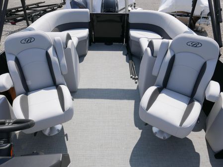 Bentley-pontoons LEGACY-223-NAVIGATOR image