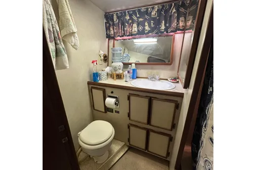 Chris-Craft 426 Catalina image