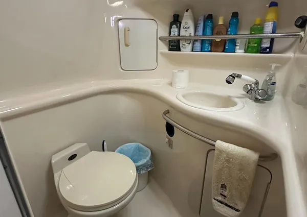 Sea Ray 330 Sundancer image