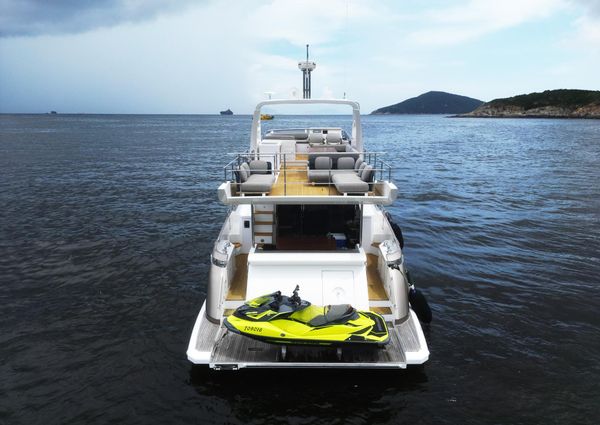 Azimut 66 image