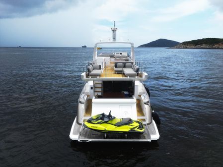 Azimut 66 image