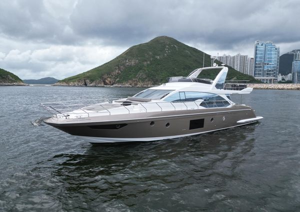 Azimut 66 image