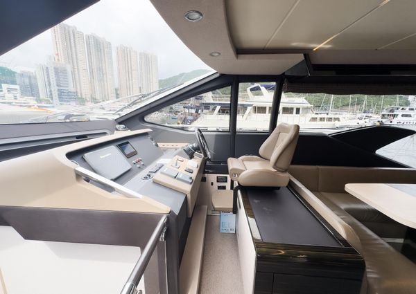 Azimut 66 image