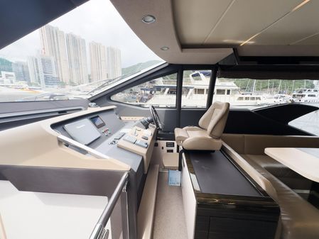 Azimut 66 image