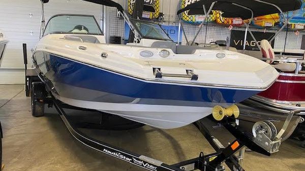 NauticStar 203DC Full Windshield