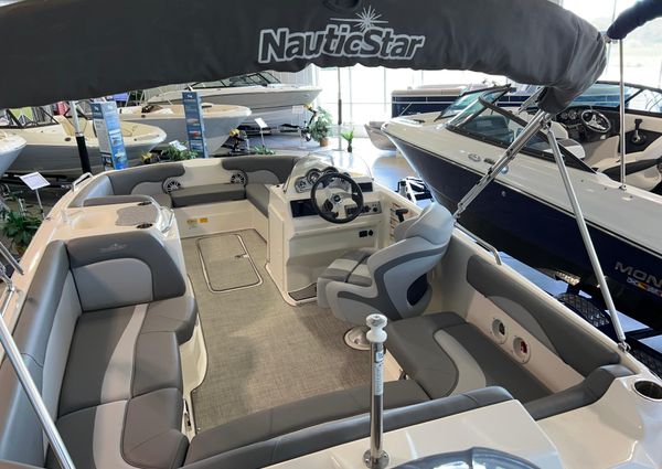 Nauticstar 203SC-SIDE-CONSOLE-DECK image