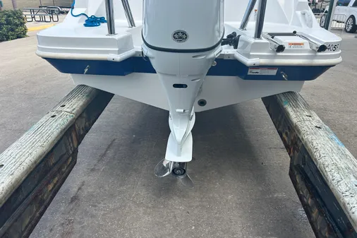 Hurricane SunDeck Sport 185 OB image