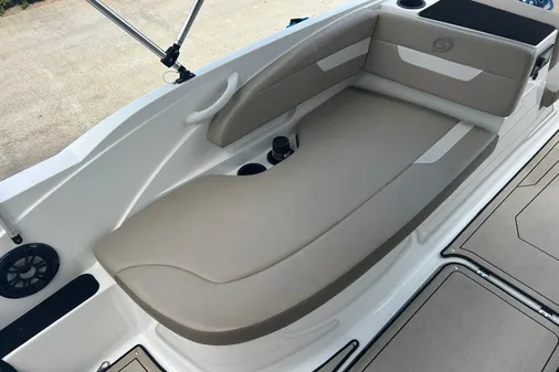 Hurricane SunDeck Sport 185 OB image