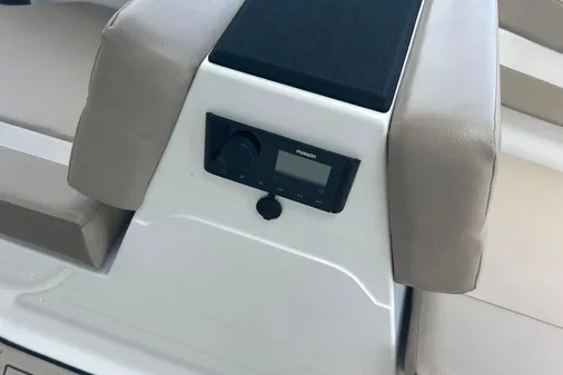 Hurricane SunDeck Sport 185 OB image