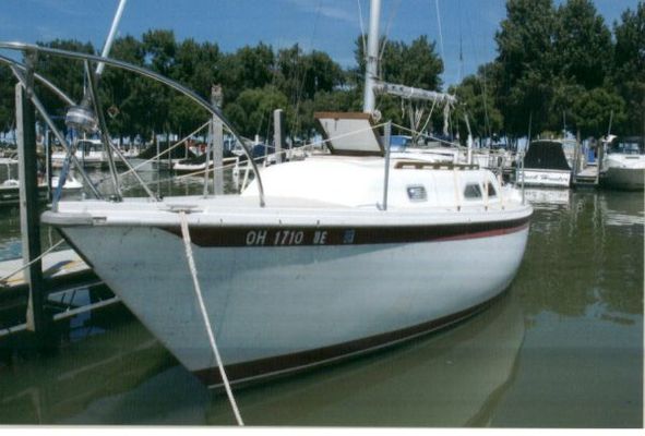 Ericson 27 - main image