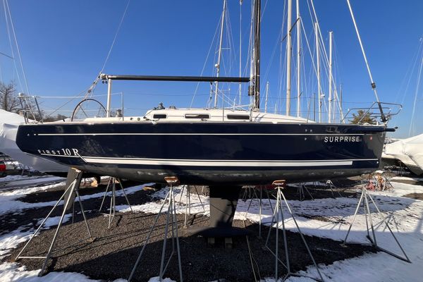 Beneteau FIRST-10R - main image