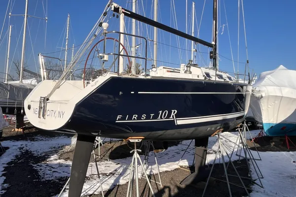 Beneteau FIRST-10R image