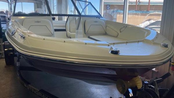 Stingray 191DC Full Windshield