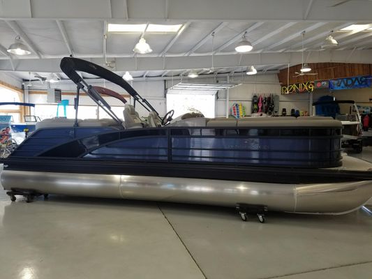 Bennington 23 RSFB - main image