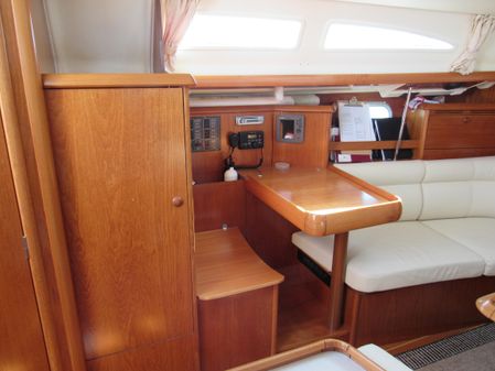 Jeanneau 37 image