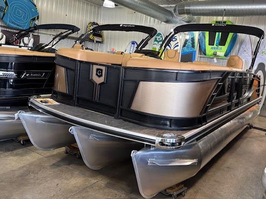 Godfrey MONACO-235DFL-LUXURY-FULL-TRITOON - main image