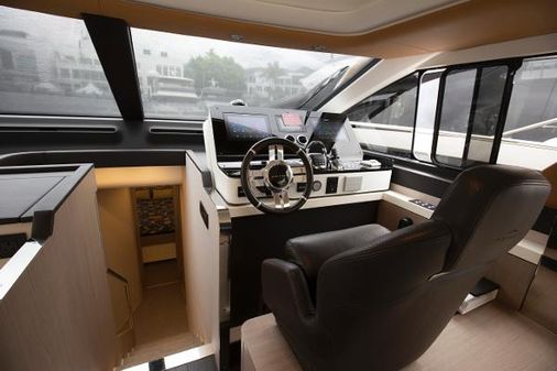 Azimut 60 image