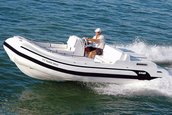 AB Inflatables Nautilus 19 DLX I/O - main image