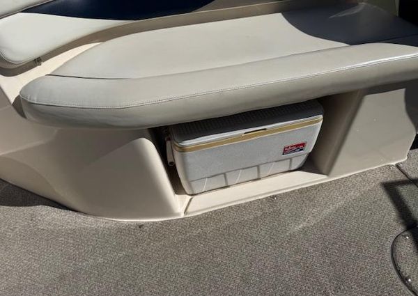 Rinker 282-CAPTIVA-CUDDY image