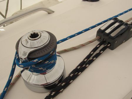 Hunter 33 image