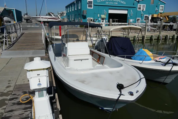 Mako 230 Walk Around image