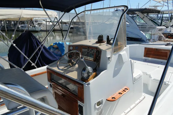 Mako 230 Walk Around image