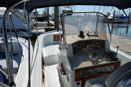 Mako 230 Walk Around image