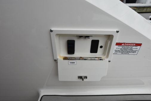Sea Ray SLX 250 image