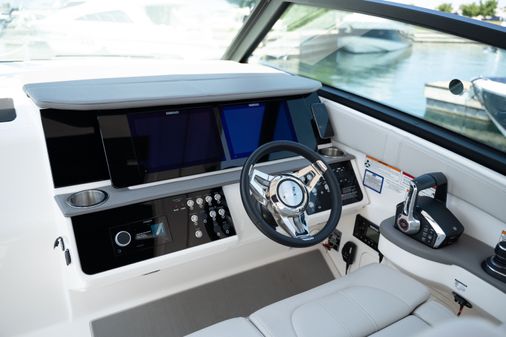 Sea-ray 320-SUNDANCER image