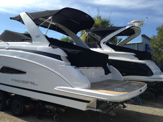 Regal 32 Express Cruiser - main image