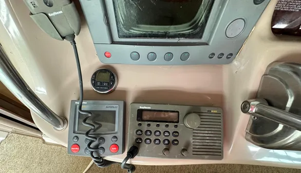 Sea Ray 360 Sundancer image