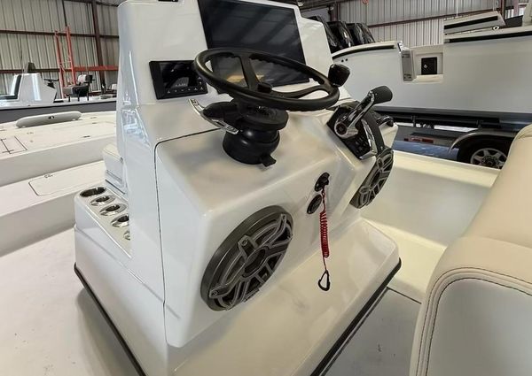 Yellowfin 24-BAY-CE image