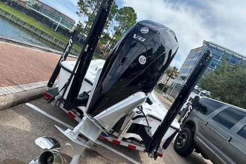 Yellowfin 24-BAY-CE image