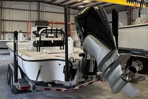 Yellowfin 24-BAY-CE image