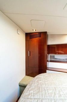 Sea Ray 450 Sundancer image