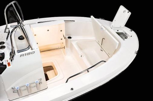 Robalo R180-CENTER-CONSOLE image