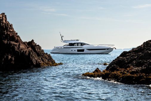 Azimut S8 image