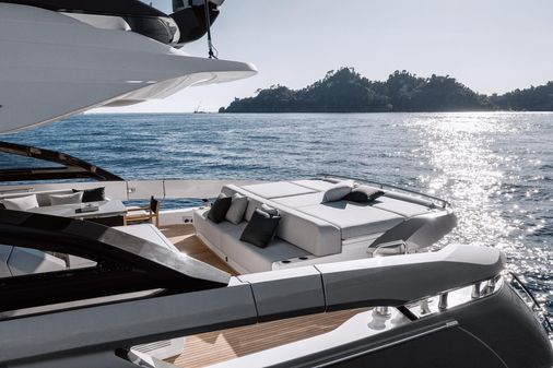 Azimut S8 image