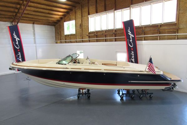 Chris-Craft Launch 27 - main image