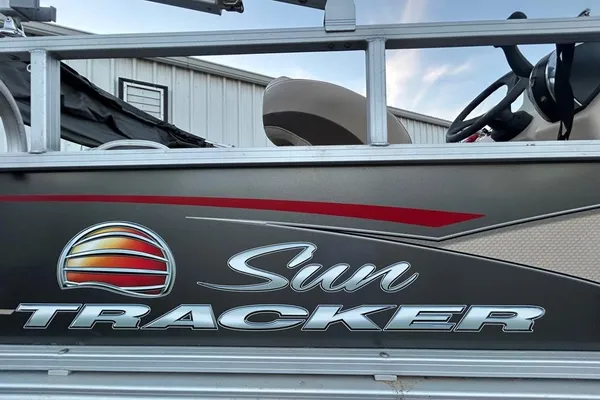 Sun-tracker PARTY-BARGE-18-DLX image