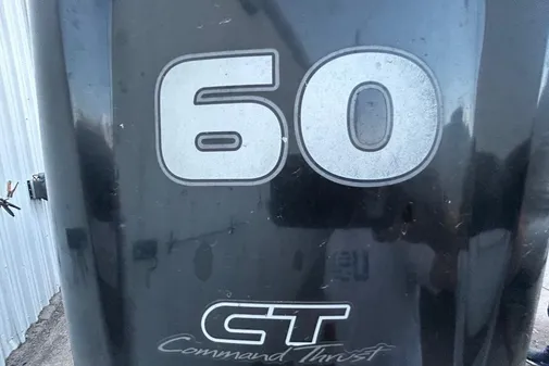 Sun Tracker Party Barge 18 DLX image