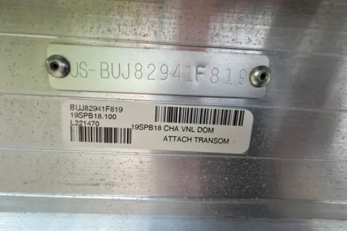 Sun Tracker Party Barge 18 DLX image