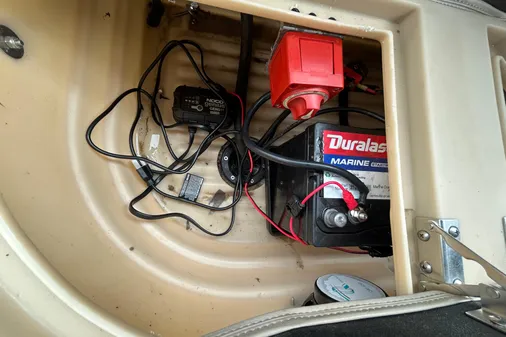 Sun Tracker Party Barge 18 DLX image