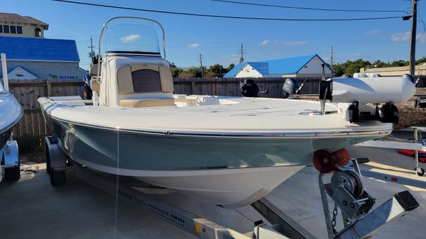 Tidewater 2410 Bay Max