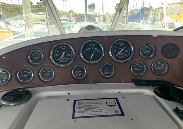 Chris-Craft 320 Express Cruiser image