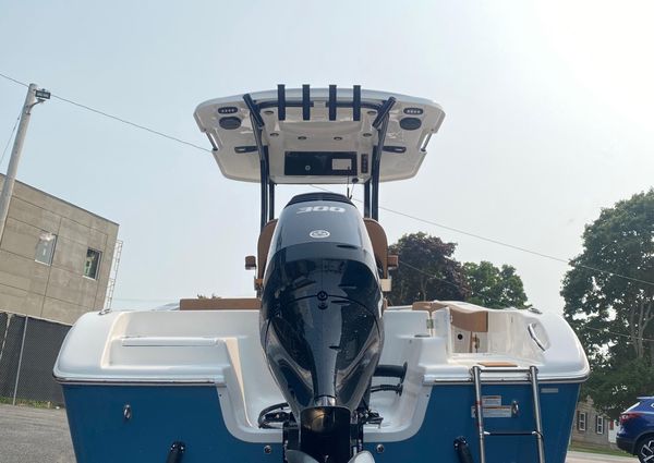 Sea-pro 242-CENTER-CONSOLE image