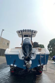 Sea-pro 242-CENTER-CONSOLE image