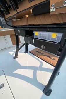 Sea-pro 242-CENTER-CONSOLE image