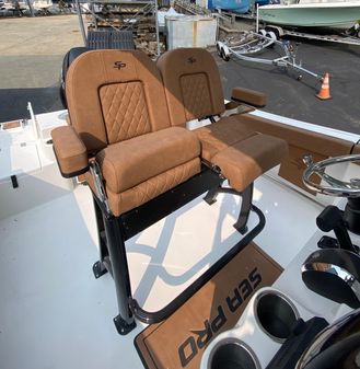 Sea-pro 242-CENTER-CONSOLE image